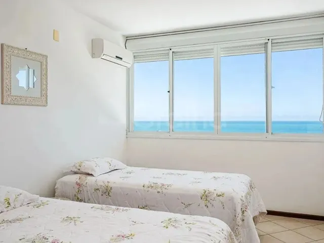 Imagem 6: Casa para Venda em Florianópolis, Praia Brava, 4 Dormitórios, 2 Suítes, 4 Banheiros, 6