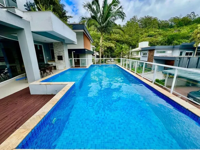 Imagem: Casa com 3 Suítes 2 Vagas Piscina e Alto