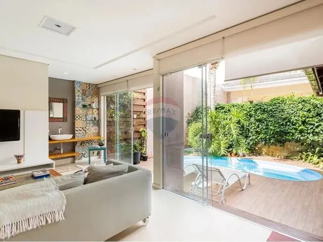 Imagem: Casa com 3 Andares e 4 Suítes no Bairro