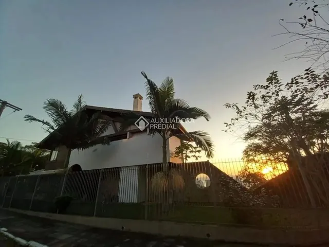 Imagem: Casa com 5 Suítes - Piscina - Vista Mar