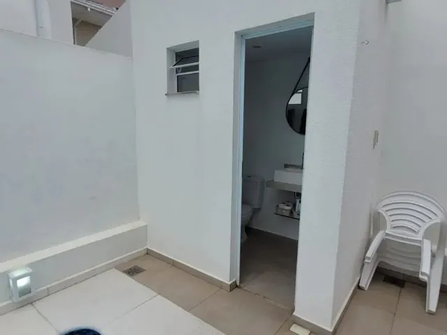 Imagem 3: Casa com 3 Quartos À Venda em Florianópolis! Piscina Privativa, Semi Mobiliado e 2