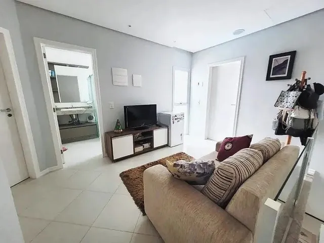 Imagem 2: Casa com 3 Quartos À Venda em Florianópolis! Piscina Privativa, Semi Mobiliado e 2