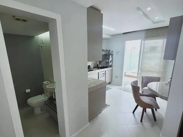 Imagem 15: Casa com 3 Quartos À Venda em Florianópolis! Piscina Privativa, Semi Mobiliado e 2