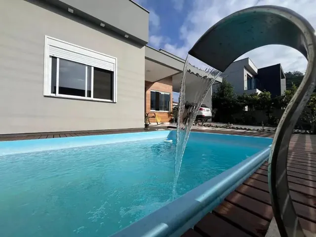 Imagem: Casa de 3 Dormitórios com Piscina em Condomínio