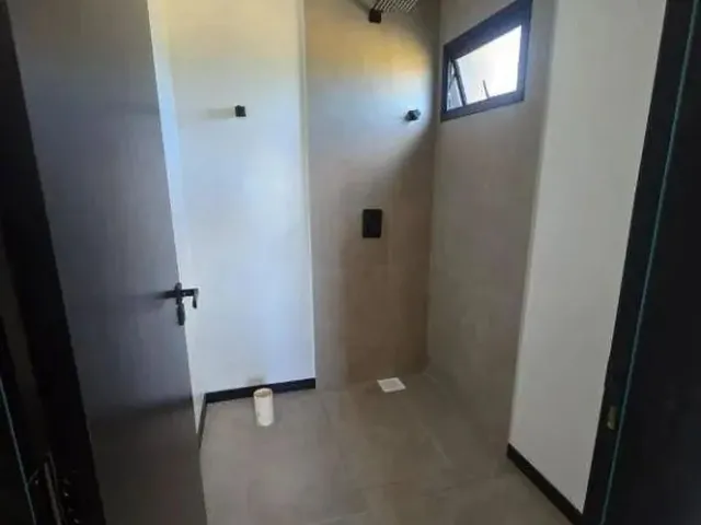 Imagem 2: Casa com 3 Dormitórios À Venda, 260 M² por R$ 1.750.000,00 - Vargem Grande
