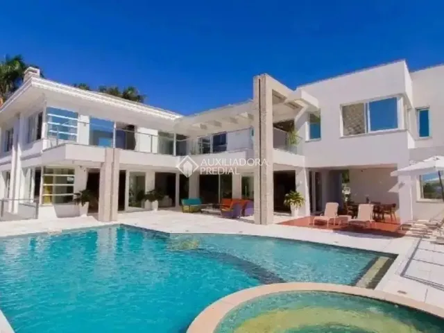 Imagem: Linda Casa na Praia Brava, Florianópolis