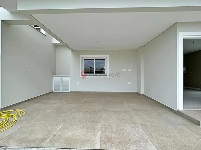 Imagem 5: Casa com 3 Suítes À Venda na Praia da Daniela Florianópolis