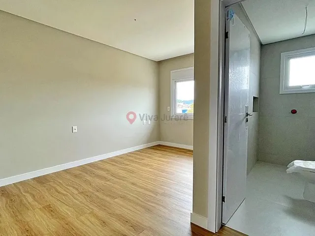 Imagem 3: Casa com 3 Suítes À Venda na Praia da Daniela Florianópolis