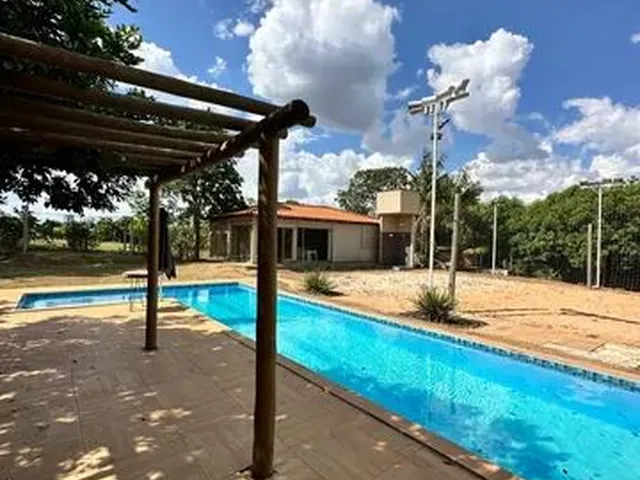 Imagem: A casa em condomínio possui 3 Dormitórios, 2 Suítes, 3 Banheiros