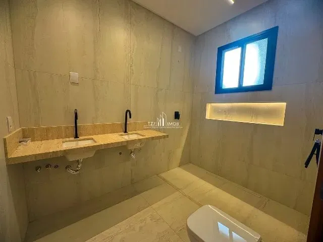 Imagem 7: Casa Térrea com 3 Suítes Plenas no Jardins Parma, Acabamento de Altíssimo Padrão