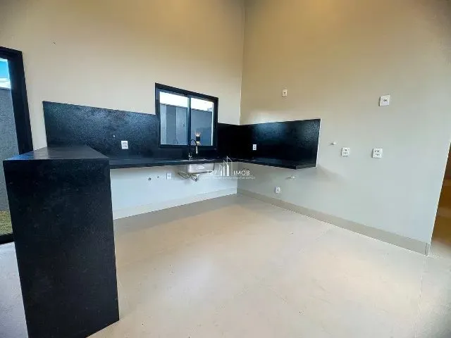 Imagem 10: Casa Térrea com 3 Suítes Plenas no Jardins Parma, Acabamento de Altíssimo Padrão