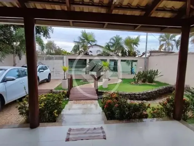 Imagem: A casa possui 3 Dormitórios, 3 Suítes, 4 Banheiros, 5 Vagas