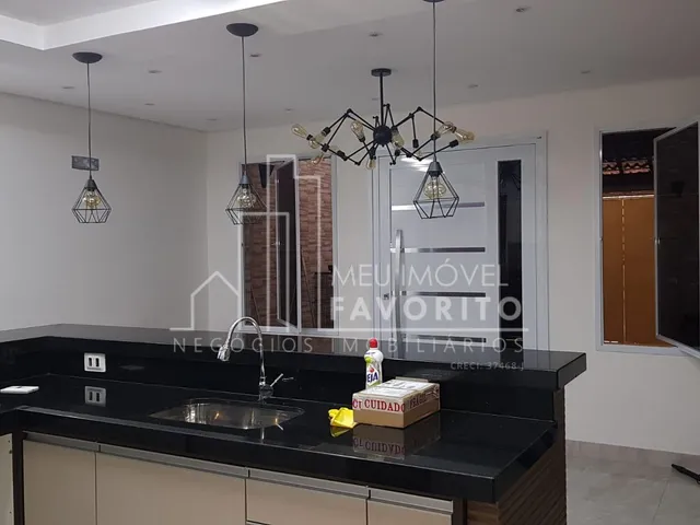 Imagem: A casa possui 2 Dormitórios, 2 Banheiros, 2 Vagas na