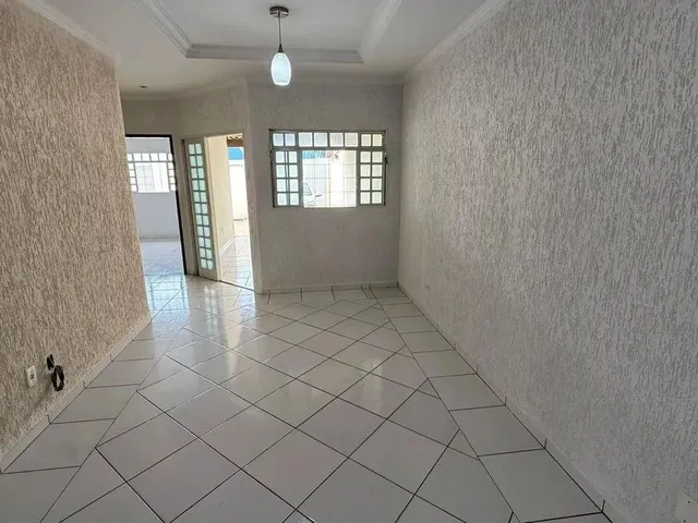 Imagem 7: Casa Ampla com Piscina e Churrasqueira Pronta para Morar e Financiar
