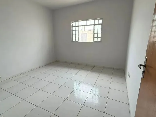 Imagem 14: Casa Ampla com Piscina e Churrasqueira Pronta para Morar e Financiar