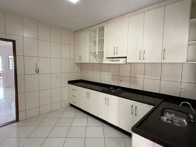 Imagem 12: Casa Ampla com Piscina e Churrasqueira Pronta para Morar e Financiar