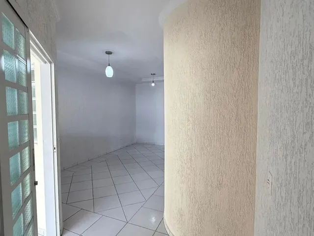 Imagem 6: Casa Ampla com Piscina e Churrasqueira Pronta para Morar e Financiar