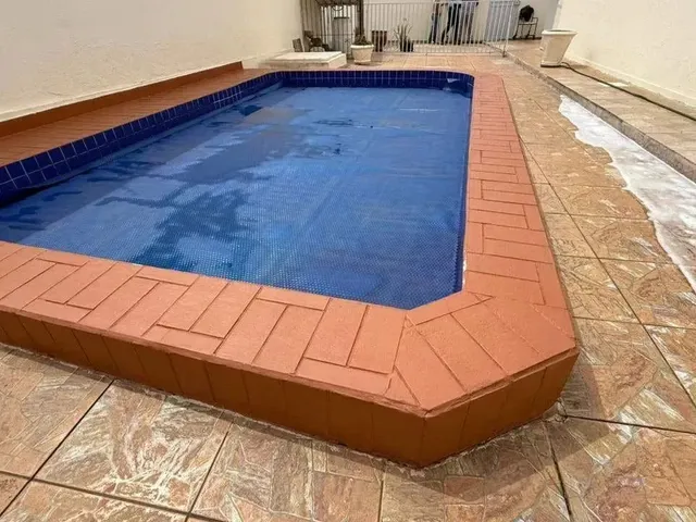 Imagem 8: Casa Ampla com Piscina e Churrasqueira Pronta para Morar e Financiar
