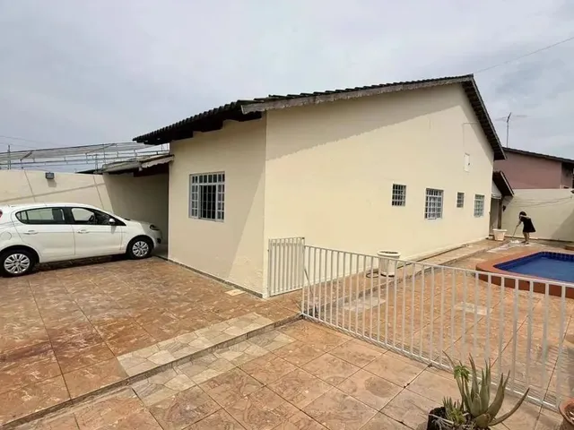 Imagem 11: Casa Ampla com Piscina e Churrasqueira Pronta para Morar e Financiar