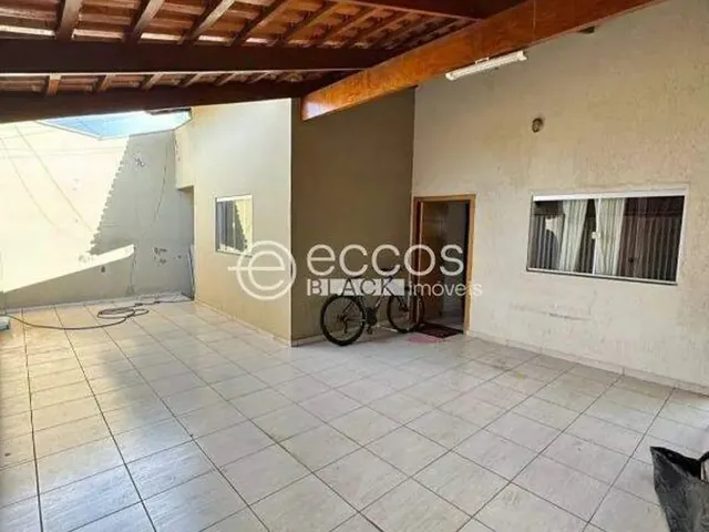 Imagem: Casa À Venda, 2 Quartos, 1 Suíte, 1 Vaga