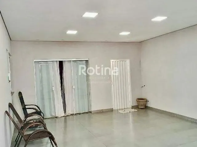 Imagem: Casa À Venda, 3 Quartos, Alto Umuarama