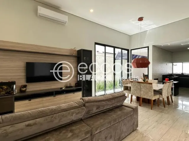 Imagem: Casa em Condomínio À Venda, 3 Quartos