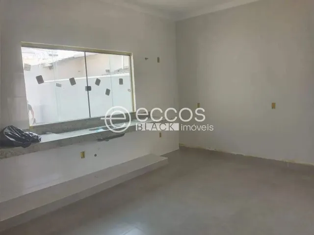 Imagem: Casa À Venda, 3 Quartos, 1 Suíte, 2 Vagas