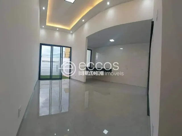 Imagem: Casa À Venda, 3 Quartos, 1 Suíte, 2 Vagas