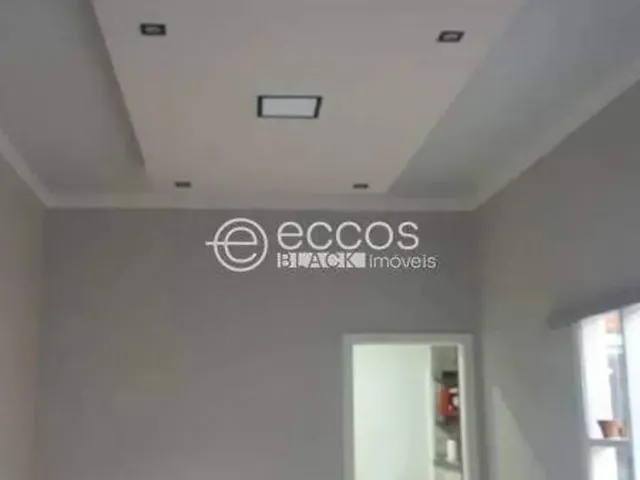 Imagem: Casa À Venda, 3 Quartos, 1 Suíte, 2 Vagas