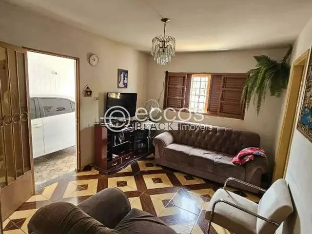 Imagem: Casa À Venda, 6 Quartos, 1 Suíte, 1 Vaga