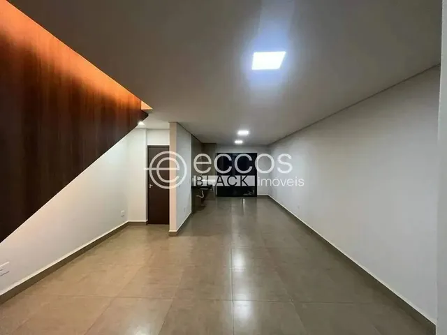 Imagem: Casa À Venda, 3 Quartos, 1 Suíte, 2 Vagas