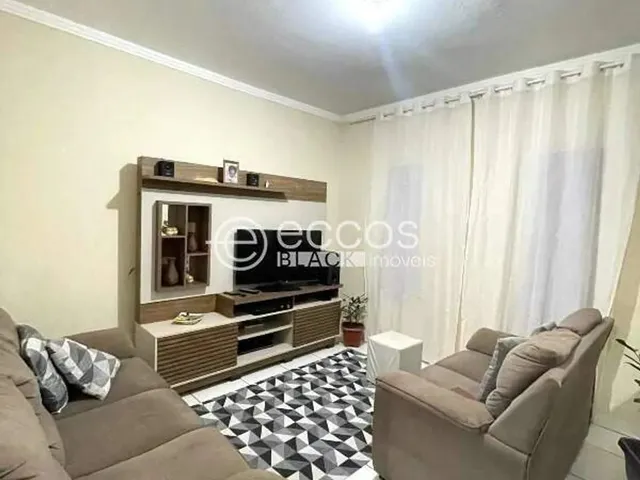 Imagem: Casa À Venda, 2 Quartos, 2 Vagas, Vila