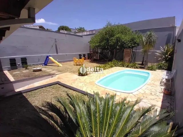 Imagem: Casa com 4 Quartos Sendo 2 Suite Disponível