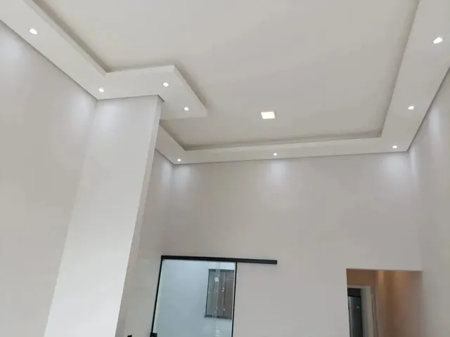 Imagem: A casa possui 2 Dormitórios, 1 Suíte, 2 Banheiros, 1 Vaga