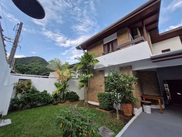 Imagem: A casa possui 3 Dormitórios, 1 Suíte, 4 Banheiros, 2