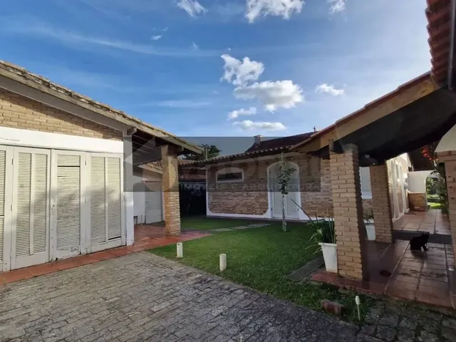 Imagem: A casa possui 3 Dormitórios, 1 Suíte, 3 Banheiros, 2