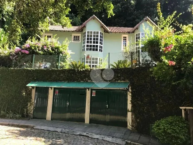 Imagem: Casa com 5 Quartos À Venda, 250 M² no