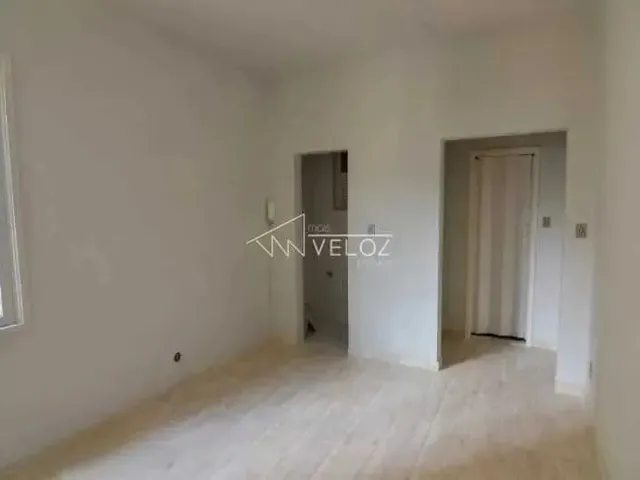 Imagem 4: Kitnet/Conjugado - / Residencial / Centro
