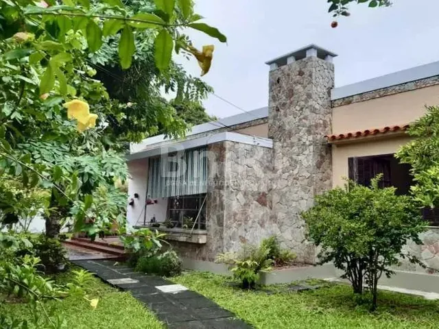 Imagem: A casa possui 3 Dormitórios, 1 Suíte, 2 Banheiros, 185m²