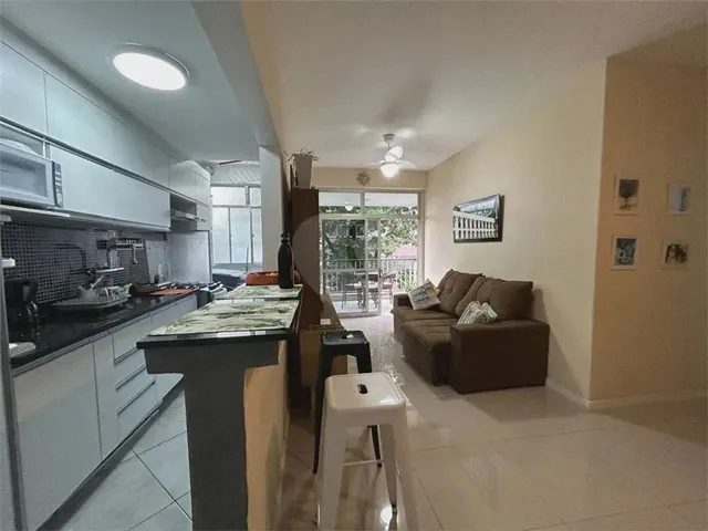 Imagem 2: Imóvel para Venda com 66 Metros Quadrados com 2 Quartos em Estácio - Rio de Janeiro - Rj