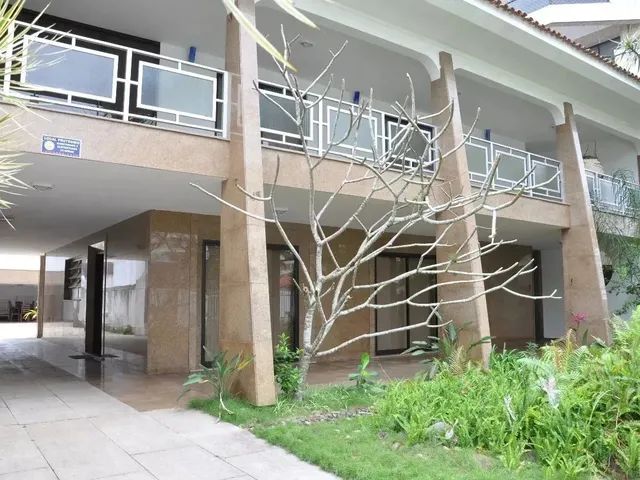 Imagem 1: Imóvel para Venda Possui 700 Metros Quadrados com 9 Quartos em Centro - Guaratuba - Pr
