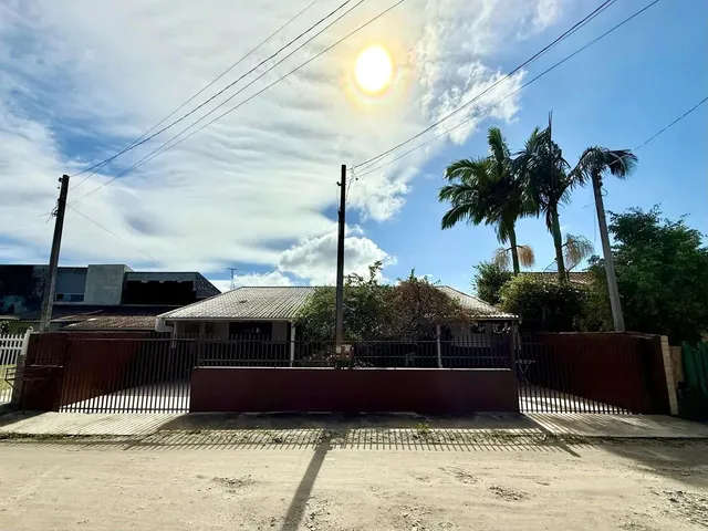 Imagem: Casa com 04 Dormitórios Sendo 02 Suítes