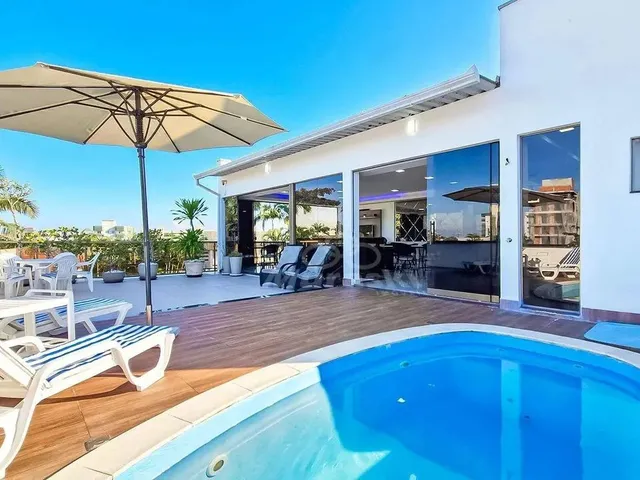 Imagem: Casa com 6 Dormitórios À Venda, 370 M²