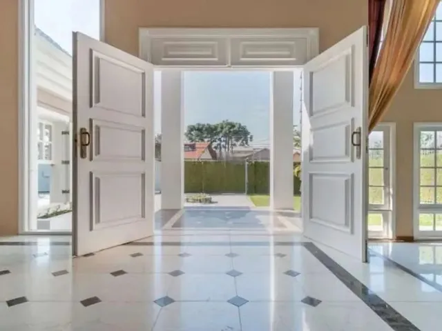 Imagem 8: Vista Alegre: Casa com 382M², 4 Quartos e 6 Vagas Próximo Ao Bosque do Alemão
