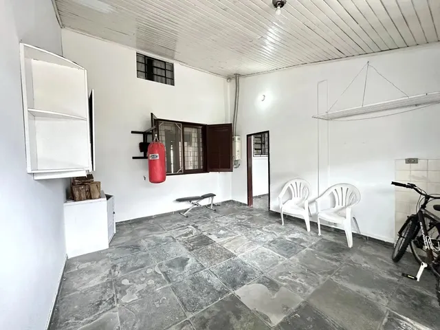 Imagem 3: Casa Térrea com Ático e 5 Quartos para Venda no Bairro Seminário Curitiba