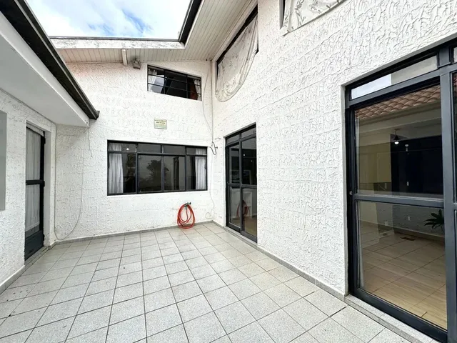 Imagem 14: Casa Térrea com Ático e 5 Quartos para Venda no Bairro Seminário Curitiba