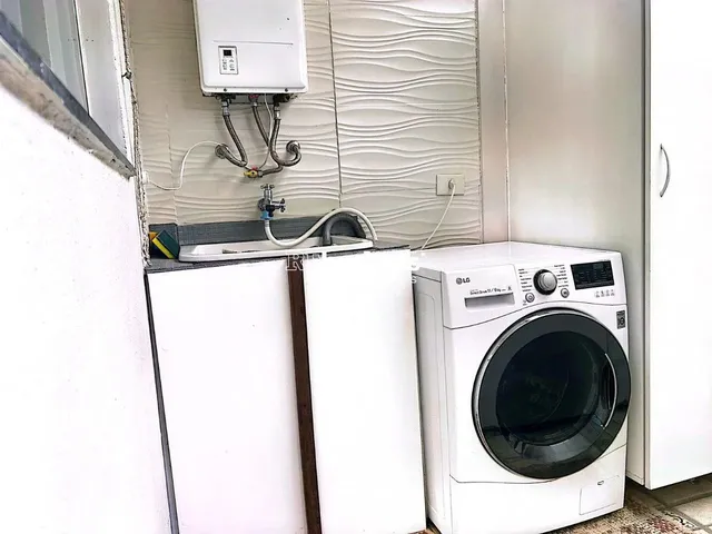 Imagem 16: Sobrado Casa com 3 Quartos, Sendo 1 Suíte, 2 Vagas, a Venda no Bairro Santo Inácio, Em