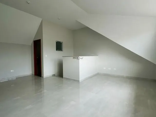 Imagem 2: Triplex no Bairro de santa Felicidade com 137M², 3 Dormitórios ( Sendo 1 Suíte )