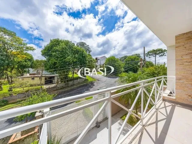 Imagem 9: Casa de Alto Padrão com 3 Dormitórios e Espaço Gourmet em Santo Inácio, Curitiba