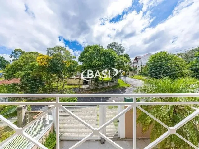 Imagem 15: Casa de Alto Padrão com 3 Dormitórios e Espaço Gourmet em Santo Inácio, Curitiba